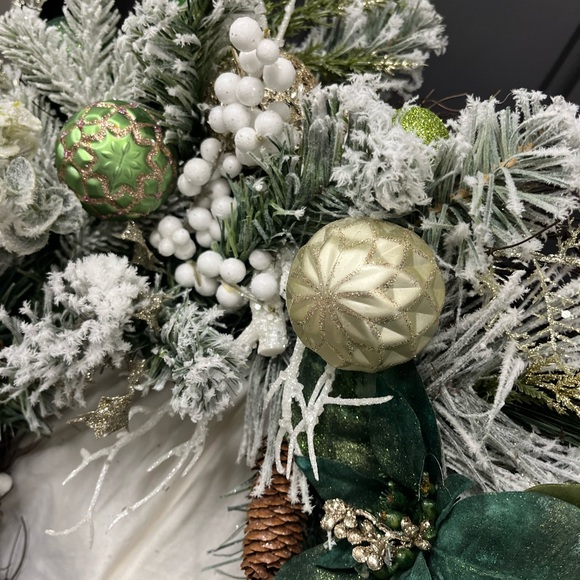 26” Snow White green and soft golds with pine cones and floral mixed wreath - Picture 8 of 12